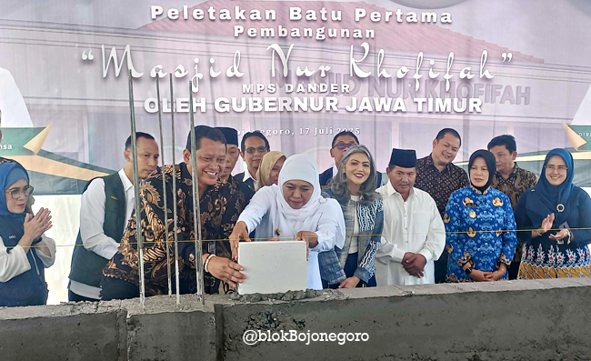 Gubernur Khofifah Mulai Pembangunan Masjid Nur Khofifah