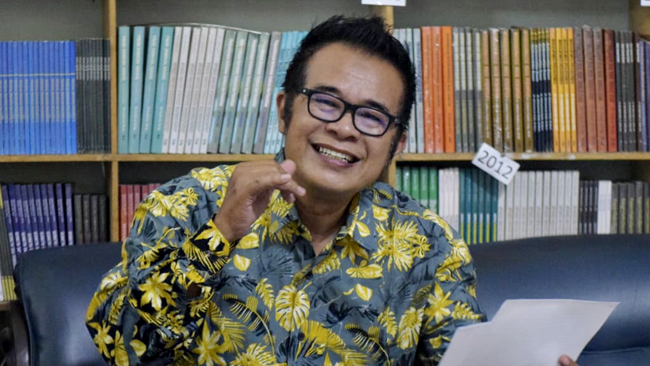 Santri Digital: Mengaji di Era Swipe dan Scroll