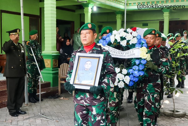 Kasdim 0813 Bojonegoro Pimpin Upacara Pemakaman Militer Babinsa Koramil Ngraho