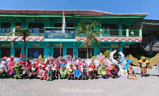 YPI Bahrul Ulum Satu Gelar Karnaval Daur Ulang