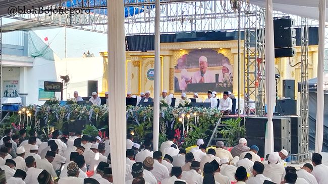 Yai Ubaid Langitan: Kiai Anwar Zahid Sambung Sanad dengan Langitan