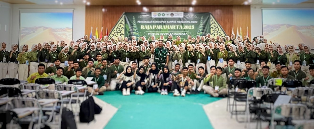 147 Mahasiswa Baru STIKes Rajekwesi Dapat Pembekalan Wasbang dari Koramil 05/Dander