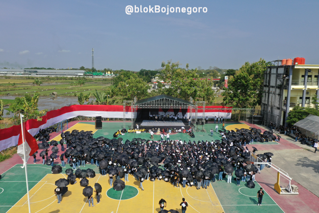 Pecah Rekor..! 1.110 Mahasiswa Baru UNIGORO Kirab Bendera Merah Putih 132 Meter