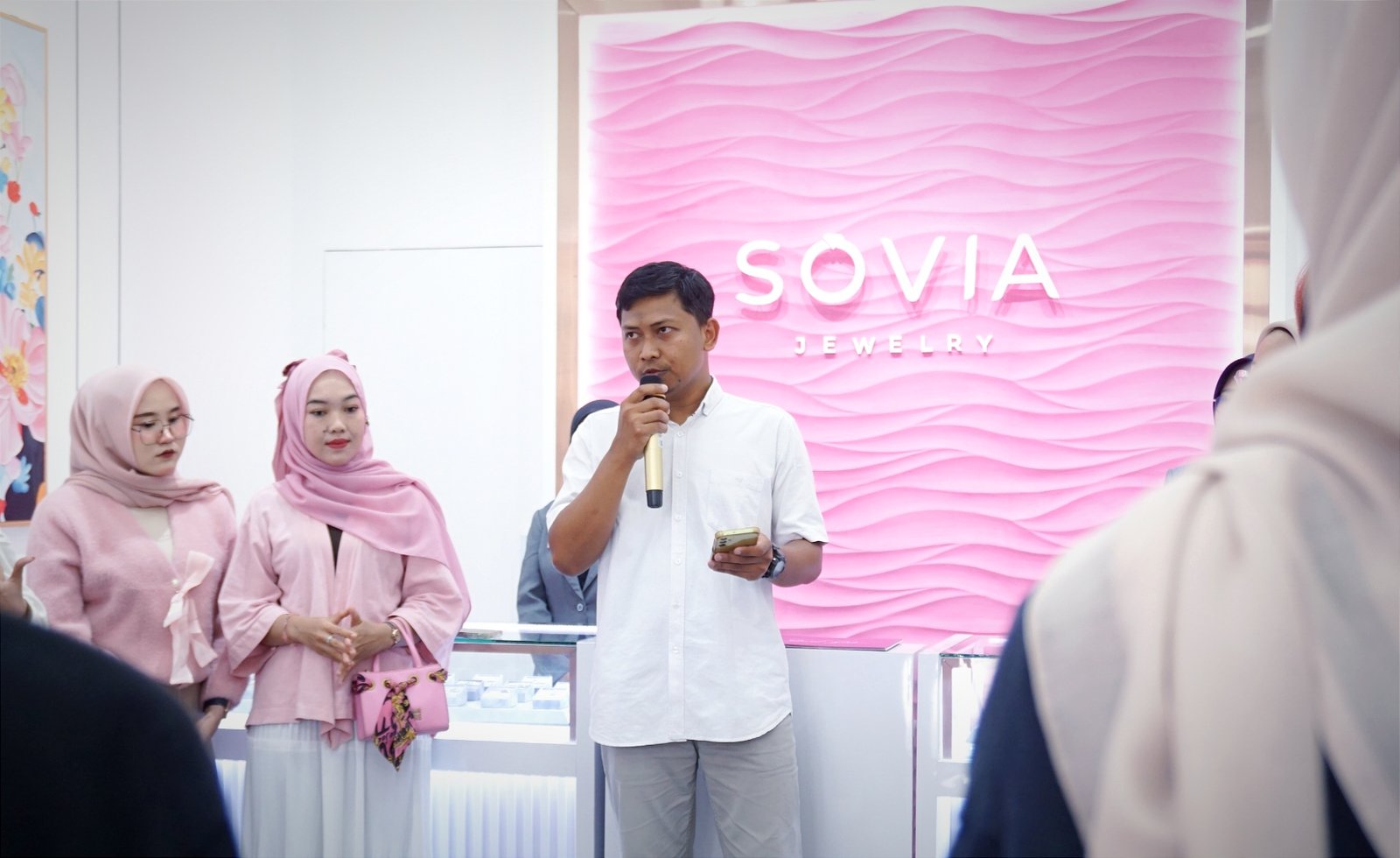 Sovia Jewelry Hadir di Bojonegoro, Abadikan  Cinta Lewat Sentuhan Elegan
