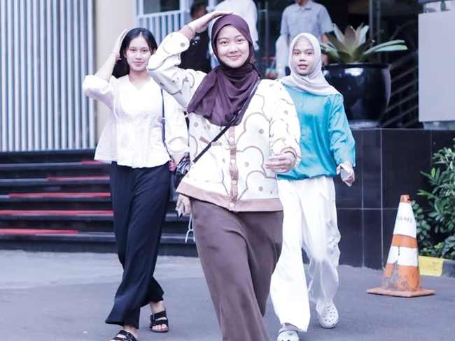 Ngabuburit Cantik ala Bela Sabrina dan Tim Gresik Phonska Plus Jelang Laga Lawan Pertamina Enduro