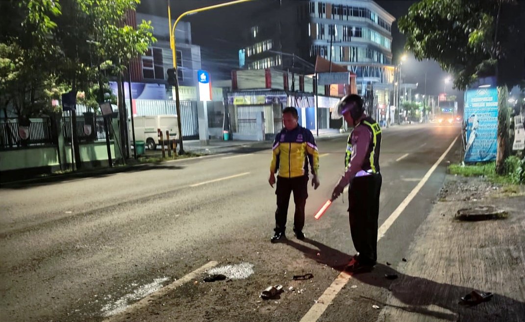 Tabrak Truk Parkir di Badan Jalan, Pemotor di Bojonegoro Meregang Nyawa