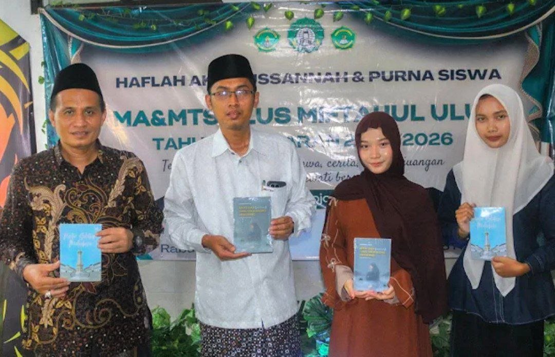 Haflah Akhirussanah Al Manshur Diwarnai Peluncuran Dua Buku Karya Santriwati