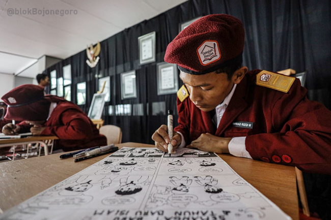 Siswa Sekolah Rakyat Tuangkan Ide dalam Goresan Komik