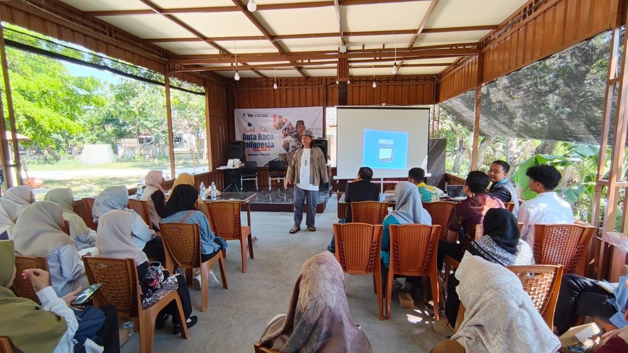 Peringati HUT ke-21 Forum TBM, Gol A Gong Bedah Buku dan Kobarkan Semangat Literasi di Bojonegoro