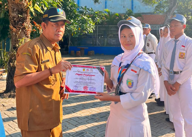 Dukung Siswa Prestasi, SMAN 1 Sumberrejo Bojonegoro Rutinkan Beri Apresiasi Bareng Upacara