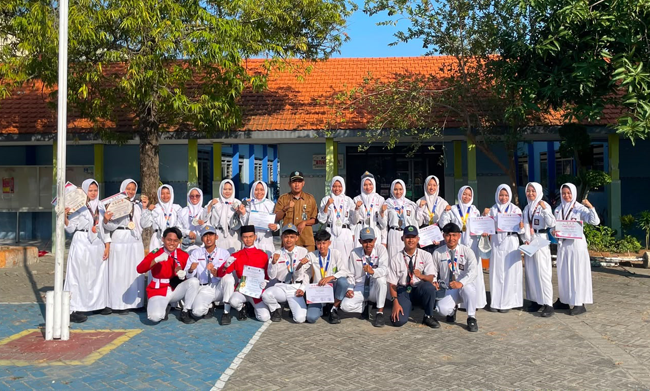 Bersamaan Upacara Bendera, SMAN 1 Sumberrejo Bojonegoro Panen Prestasi