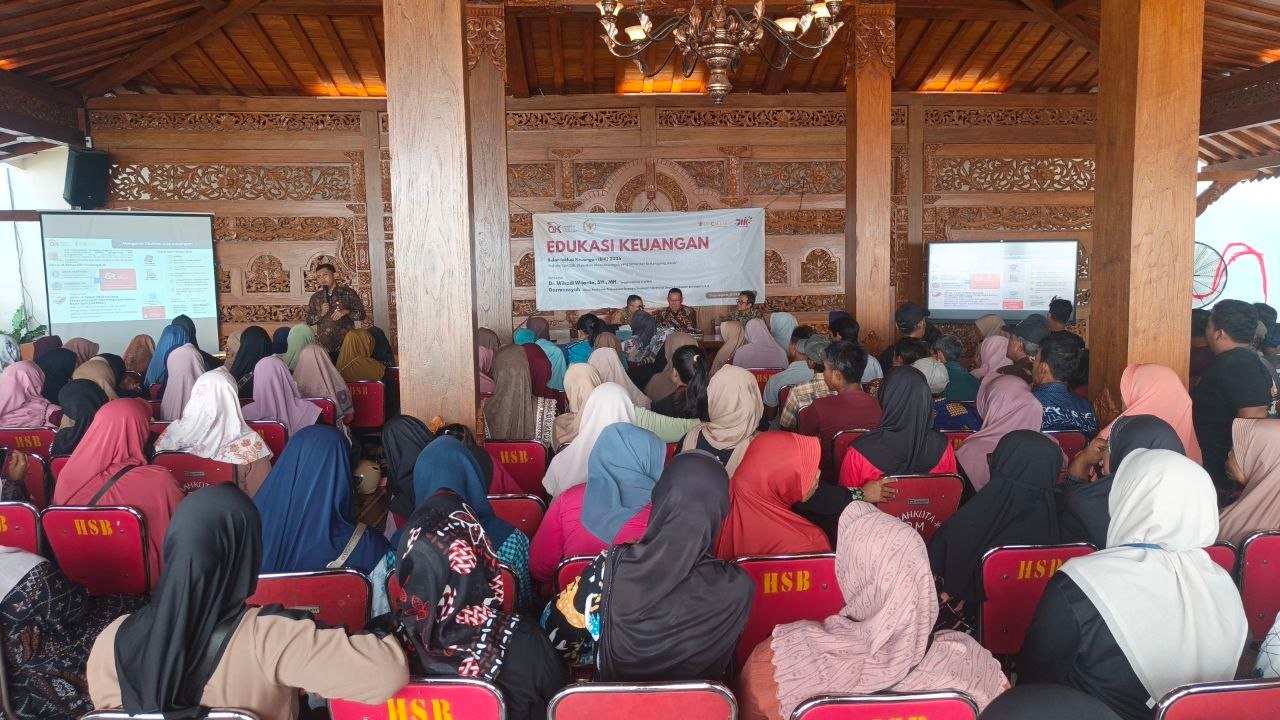 Edukasi Keuangan di Bojonegoro, Wihadi Ajak Masyarakat Waspadai...